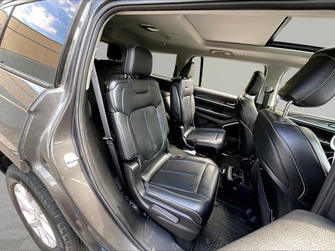 Used 2022 Jeep Grand Cherokee L Limited AWD/4WD image 26