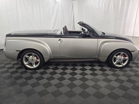 Used 2005 Chevrolet SSR w/ Preferred Equipment Group RWD image 42