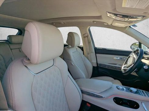 Used 2025 Genesis GV70 3.5T Sport w/ Sport Advanced Package image 17