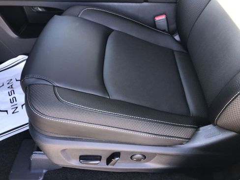 New 2026 Nissan Pathfinder SL image 12