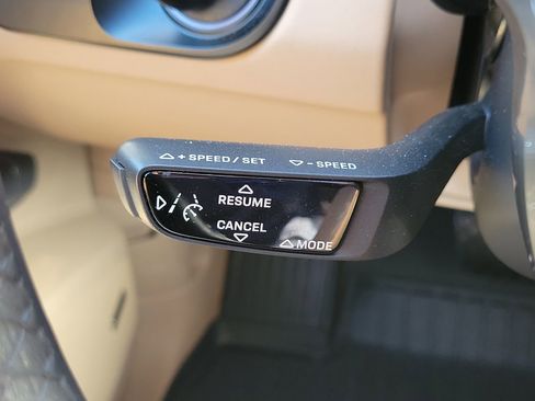 Used 2023 Porsche Cayenne Platinum Edition AWD/4WD image 27