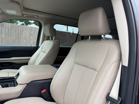 Used 2024 Ford Expedition XLT RWD image 21