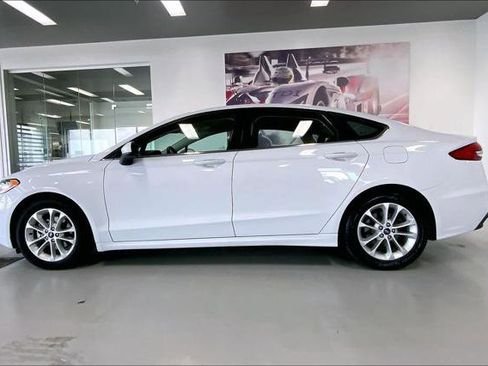 Used 2019 Ford Fusion SE FWD image 3