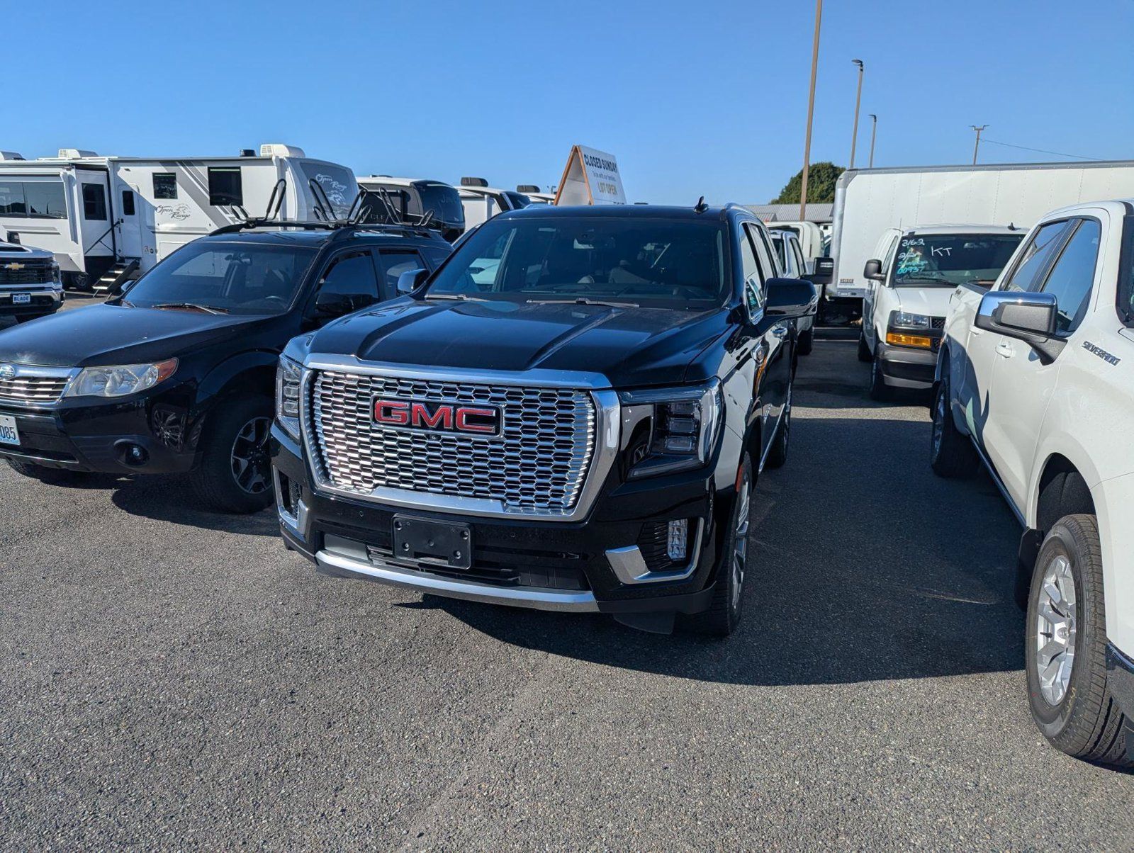 Used 2022 GMC Yukon Denali AWD/4WD image 1