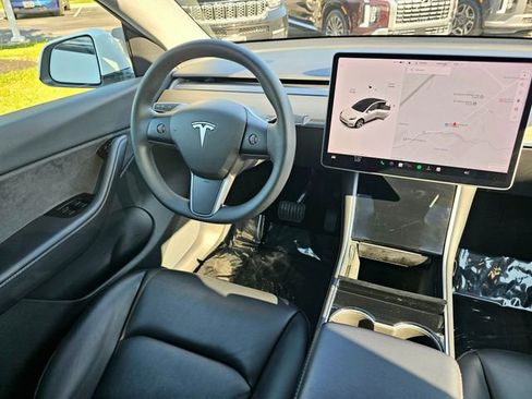 Used 2021 Tesla Model Y AWD image 31