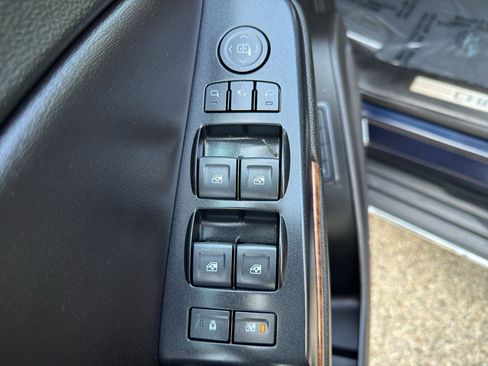 Used 2019 Chevrolet Suburban Premier AWD/4WD image 13