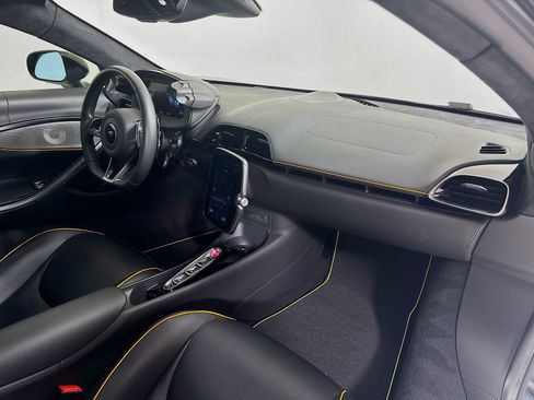 Used 2024 McLaren Artura RWD image 23