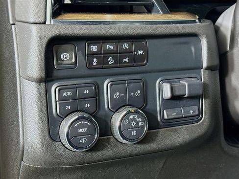 Used 2025 Chevrolet Tahoe High Country AWD/4WD image 12
