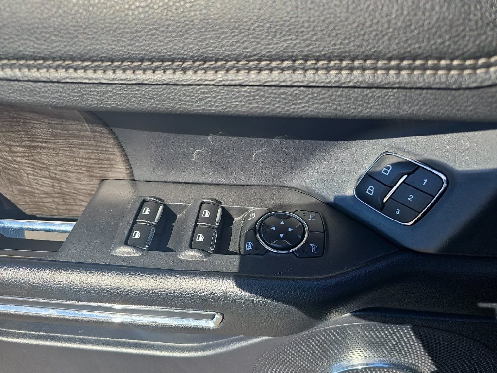 Used 2020 Ford Expedition Limited w/ Special Edition Package AWD/4WD image 30