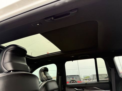 Used 2023 Jeep Grand Cherokee Overland w/ Luxury Tech Group IV RWD image 19