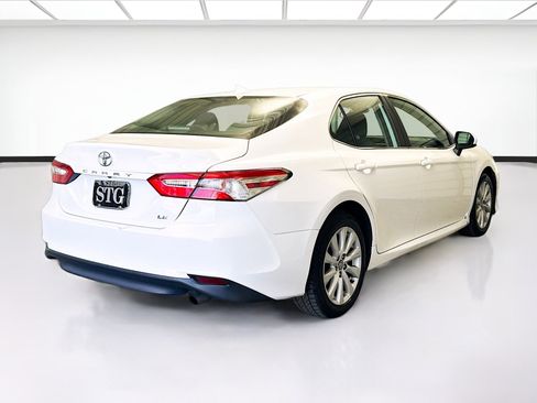Used 2020 Toyota Camry LE image 4