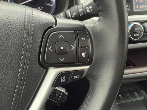 Used 2019 Toyota Highlander Limited image 19