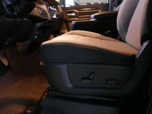 Used 2024 RAM 2500 Big Horn image 10