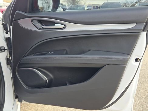 Used 2022 Alfa Romeo Stelvio Veloce image 8