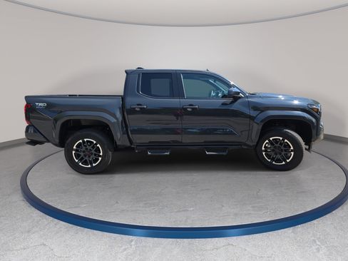 Used 2025 Toyota Tacoma TRD Sport AWD/4WD image 4