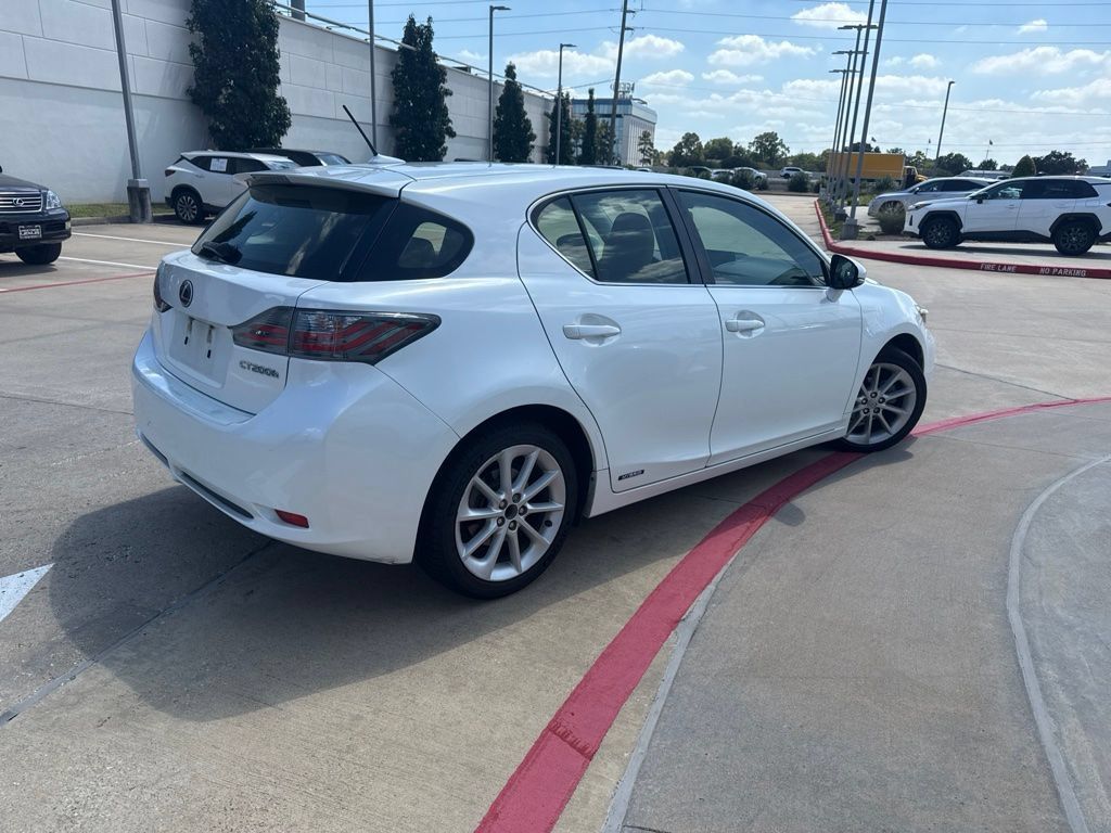 Used 2013 Lexus CT 200h w/ Premium Pkg w/Navigation FWD image 3