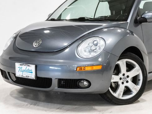 Used 2006 Volkswagen Beetle Convertible w/ Package 2 FWD image 2