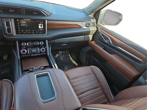 Used 2023 GMC Yukon Denali Ultimate image 13