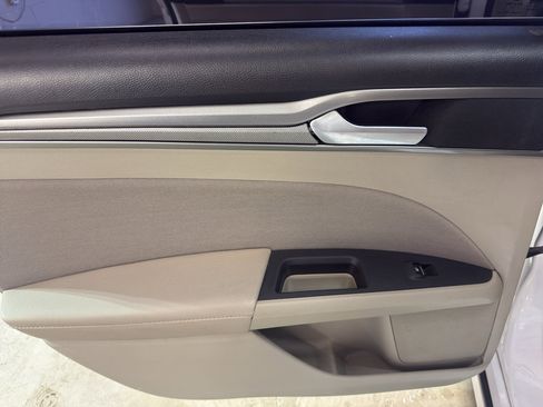 Used 2019 Ford Fusion SE image 27