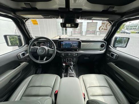 Used 2025 Jeep Gladiator Mojave AWD/4WD image 15