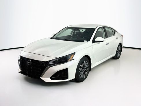 Used 2023 Nissan Altima 2.5 SV FWD image 3