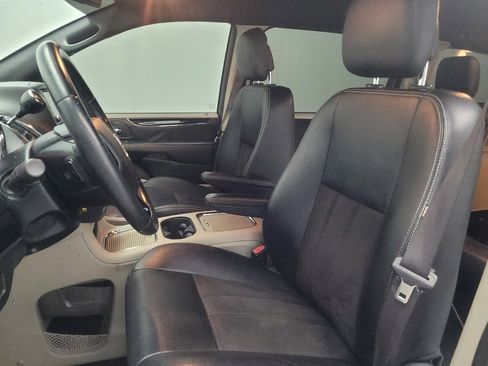Used 2019 Dodge Grand Caravan SXT FWD image 17