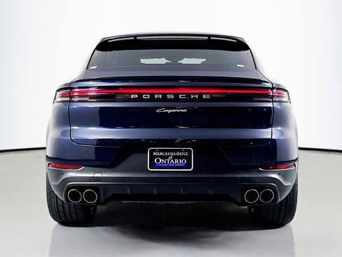 Used 2025 Porsche Cayenne Coupe image 4