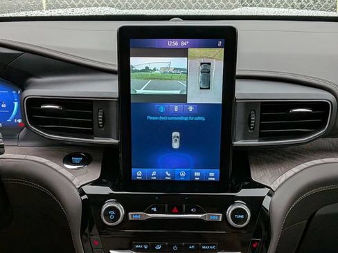 Certified 2023 Ford Explorer Platinum w/ Technology Package AWD/4WD image 34