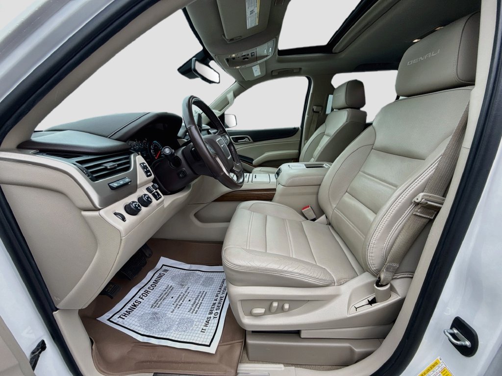 Used 2020 GMC Yukon XL Denali w/ Denali Premium Package AWD/4WD image 27