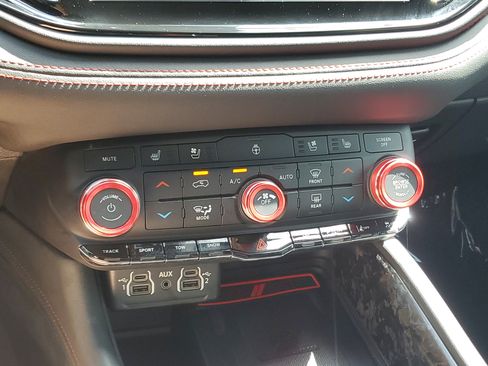 Used 2024 Dodge Durango R/T AWD/4WD image 31