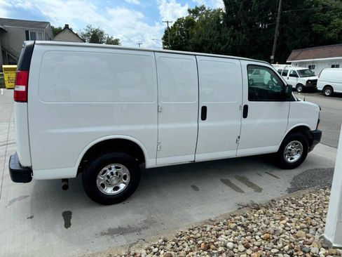 Used 2018 Chevrolet Express 2500 RWD image 6