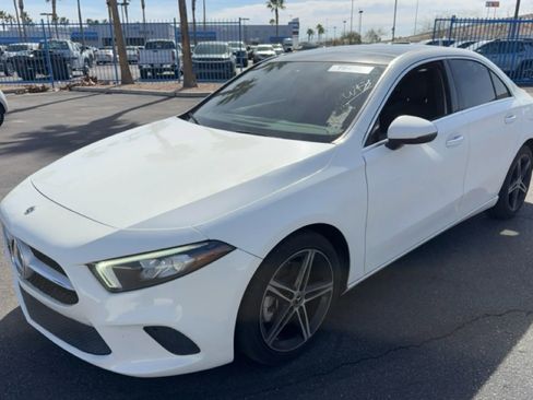 Used 2022 Mercedes-Benz A 220 image 1