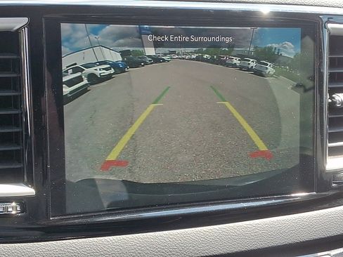 Used 2023 Chrysler Pacifica Touring-L FWD image 19