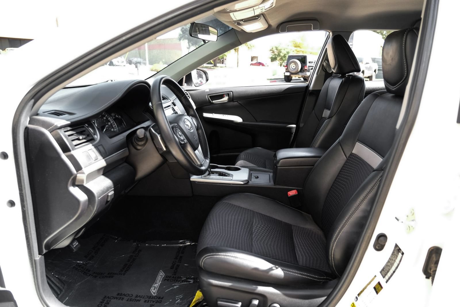 Used 2014 Toyota Camry SE FWD image 3