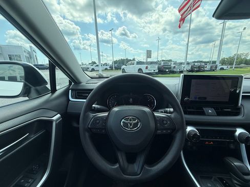Used 2024 Toyota RAV4 XLE FWD image 9