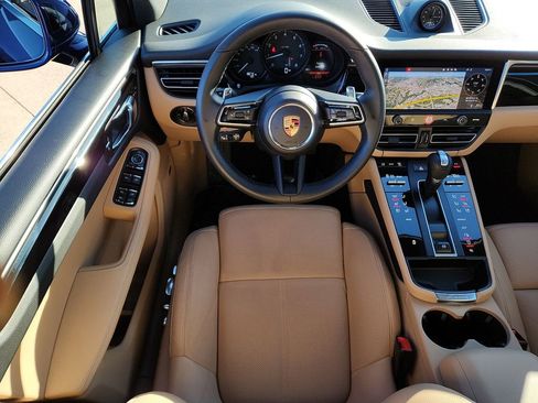 Certified 2025 Porsche Macan image 14