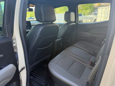 Used 2024 Chevrolet Colorado ZR2 w/ ZR2 Convenience Package III AWD/4WD image 31