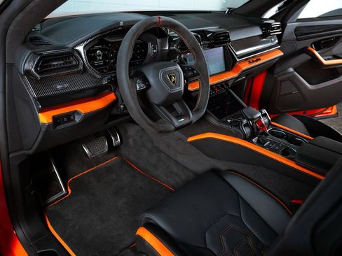 Used 2025 Lamborghini Urus SE AWD/4WD image 16