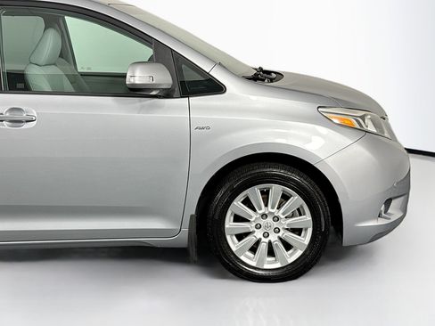 Used 2017 Toyota Sienna Limited Premium image 45