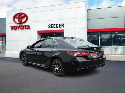 Used 2024 Toyota Camry SE image 7