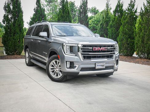 Used 2021 GMC Yukon XL SLT w/ SLT Luxury Plus Package AWD/4WD image 2