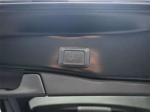 Used 2022 Toyota RAV4 Limited image 28