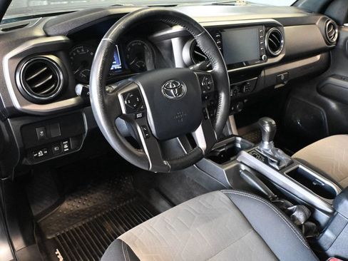 Used 2020 Toyota Tacoma TRD Sport w/ Technology Package RWD image 8