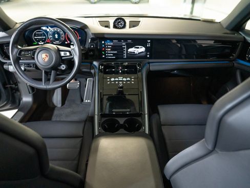 Certified 2025 Porsche Panamera image 28