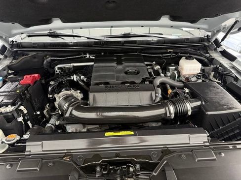 Used 2024 Nissan Frontier PRO-4X AWD/4WD image 9