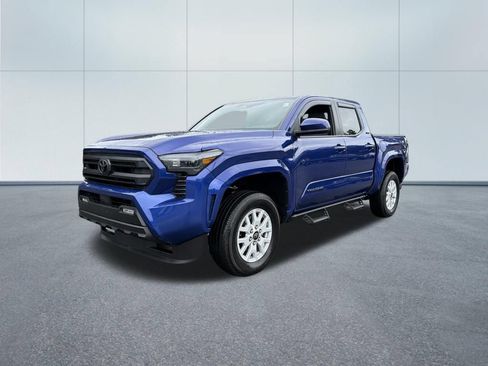Used 2025 Toyota Tacoma SR5 AWD/4WD image 2