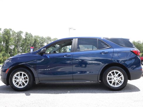 Used 2023 Chevrolet Equinox LS w/ LS Convenience Package FWD image 2