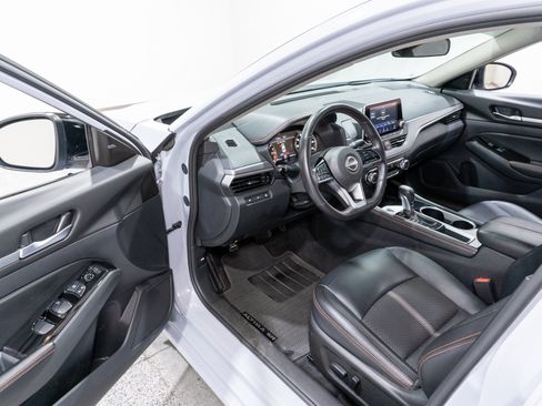 Used 2024 Nissan Altima 2.5 SR FWD image 12
