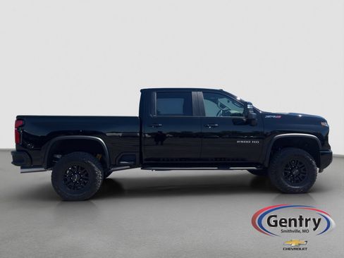 Used 2024 Chevrolet Silverado 2500 ZR2 w/ Technology Package AWD/4WD image 7