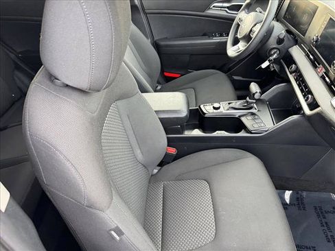 Used 2024 Kia Sportage LX AWD/4WD image 19